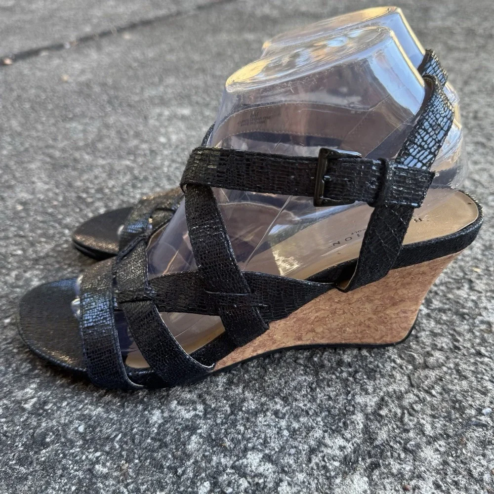 Kenneth Cole Reaction Womens 8‎ M Cedar Pine Black Patent Wedge Sandal *Peeling*